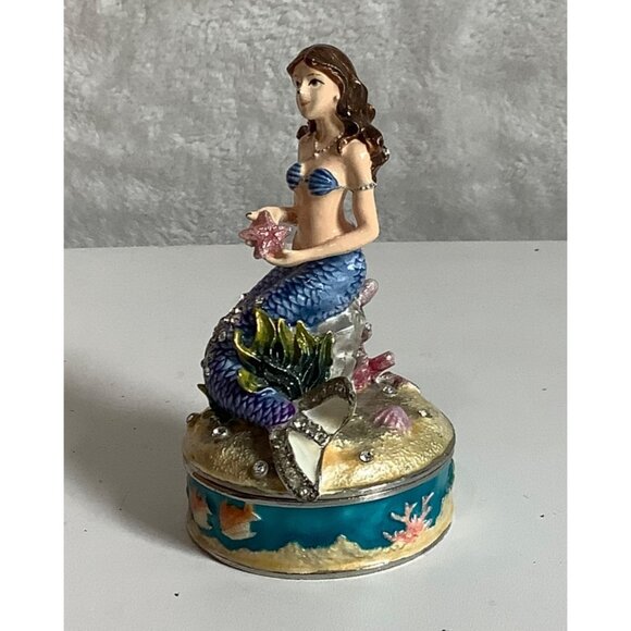 Portman Mermaid Sitting on Rock Sea Floor Enamel Crystals Figurine Box 4"x2.5" - Picture 3 of 8